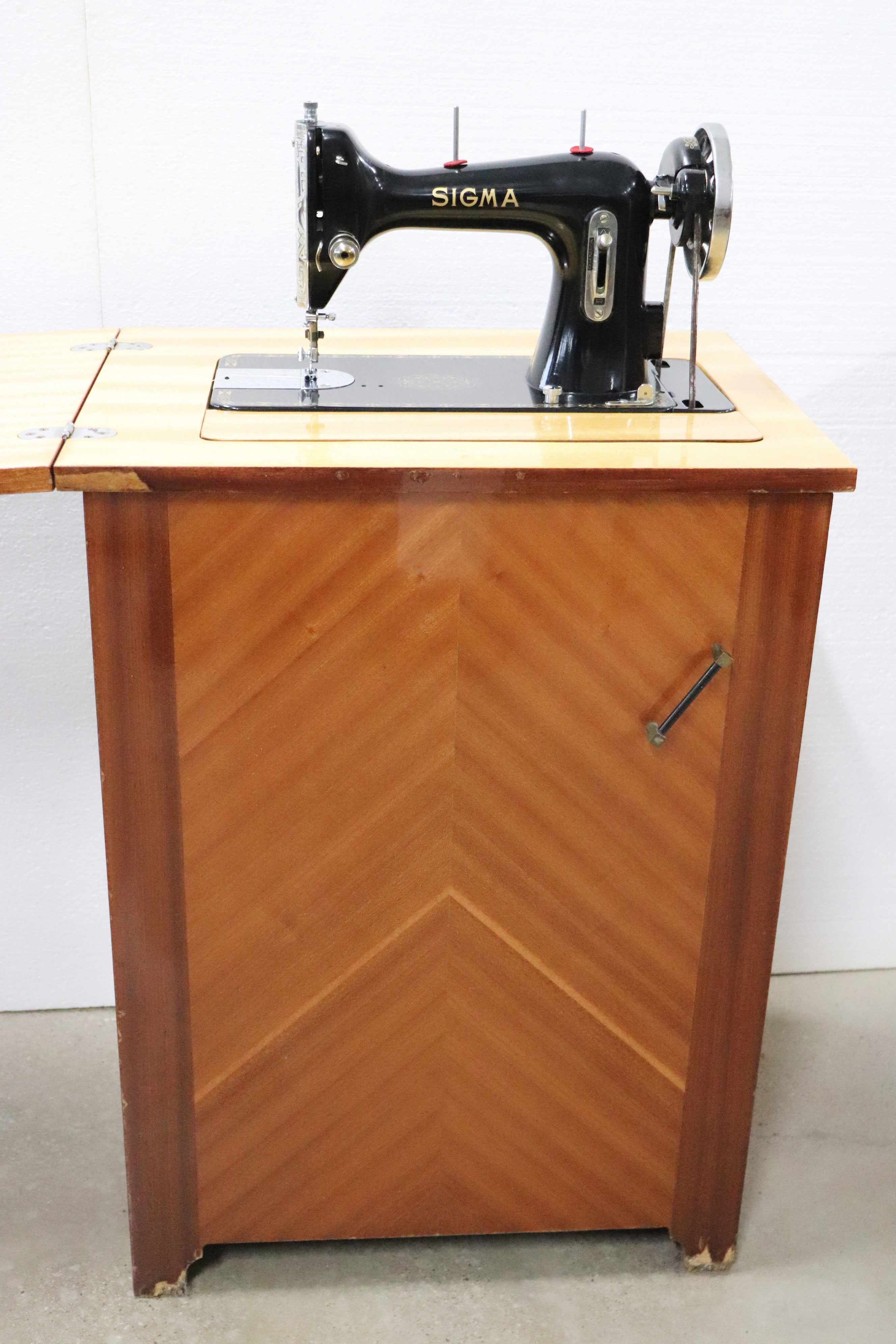 Máquina de coser Sigma con mueble (Vendido)